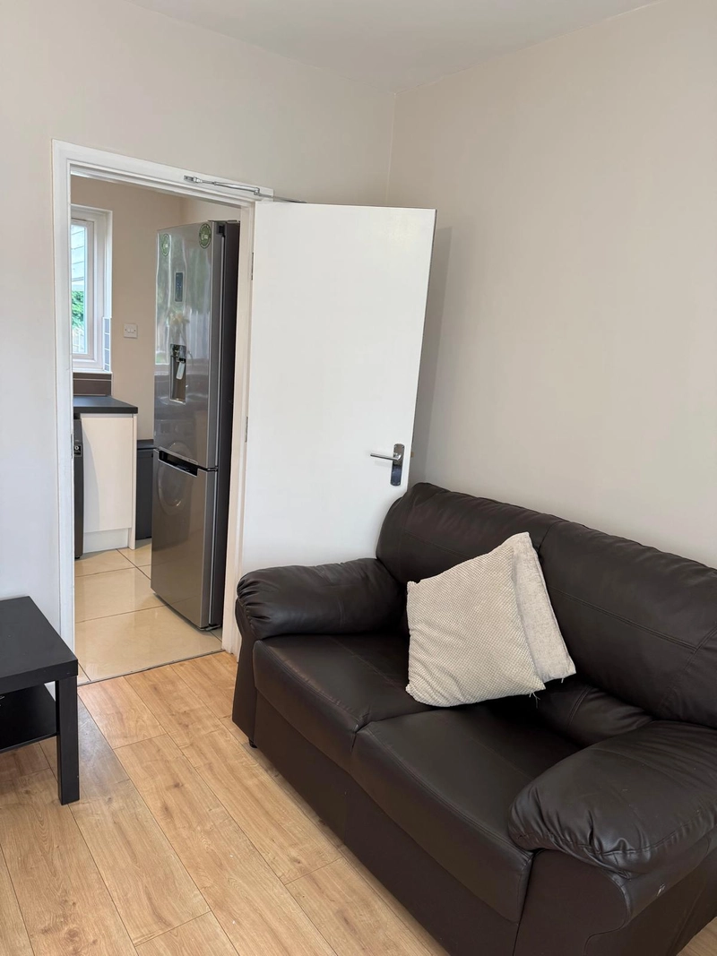 Middleton Boulevard: 4 Bedroom Student (Jubilee) NG8 1FX - Thumbnail 10